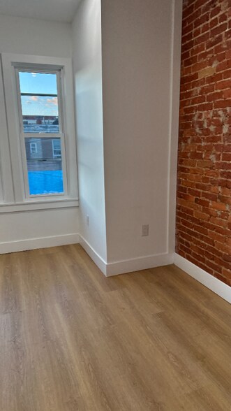 Building Photo - 3327 N American St