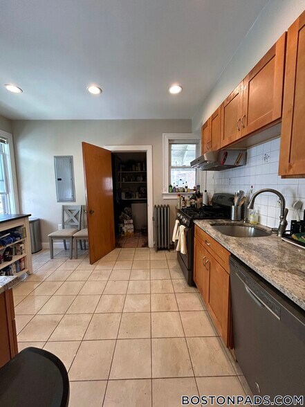 Building Photo - 101 Glenville Ave