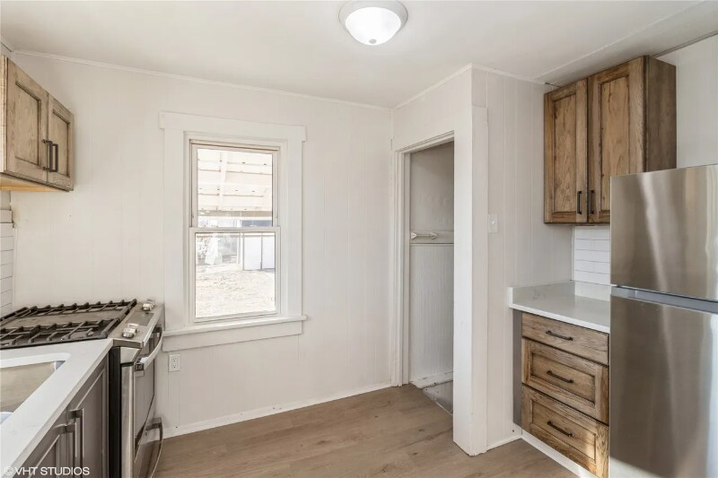 Building Photo - 1921 Logan Ave