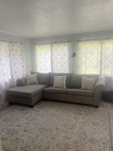 Living Room - 5 River Rd