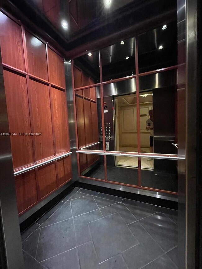 Building Photo - 20281 E Country Club Dr