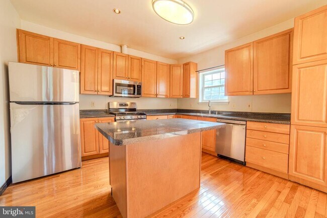 Building Photo - 651 Fawn Cir
