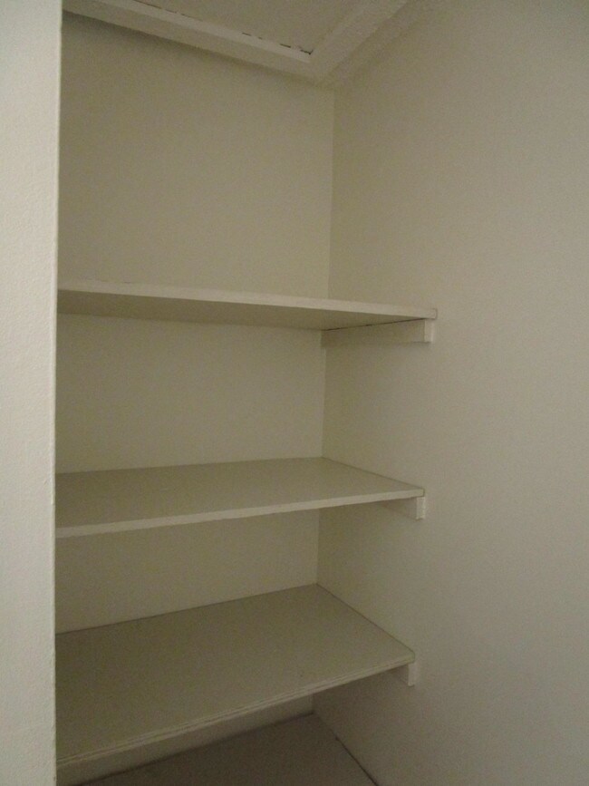 Building Photo - 6180 Circle Dr