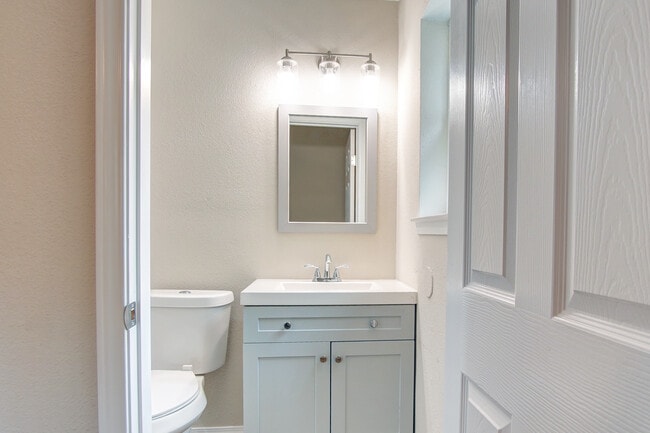 Building Photo - 2402 Ozark Dr