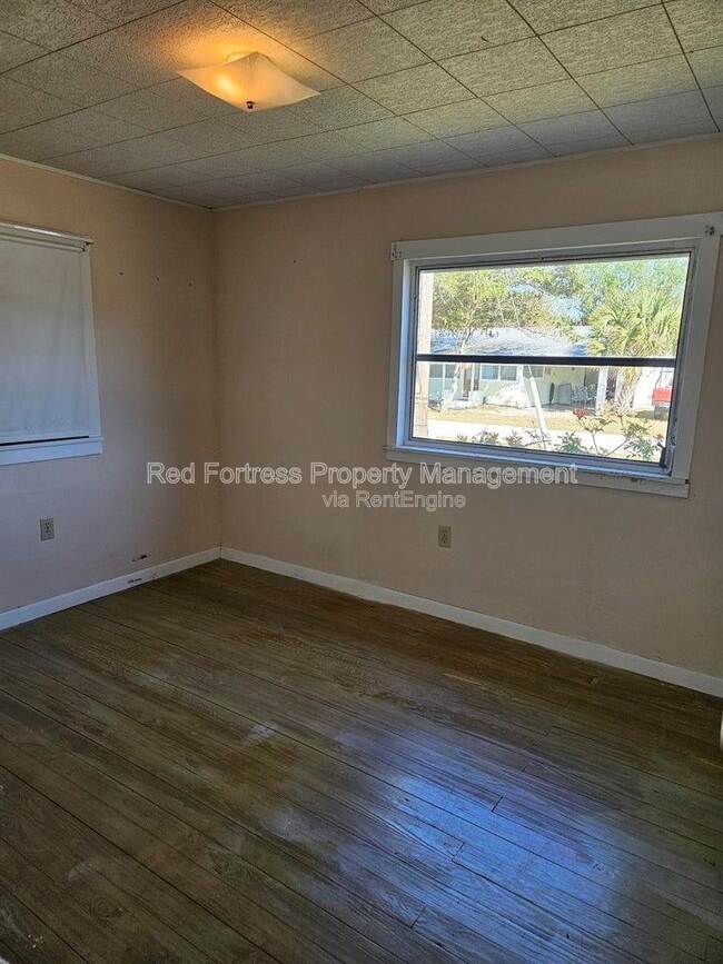 Building Photo - 3005 Beatrice Pl