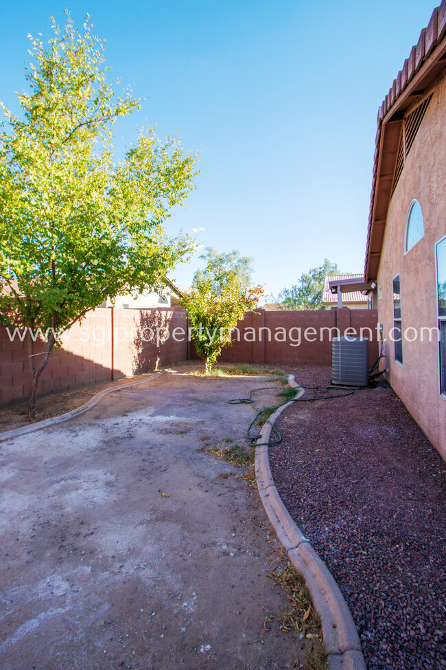 Building Photo - 4 Bedroom SE Phoenix home.