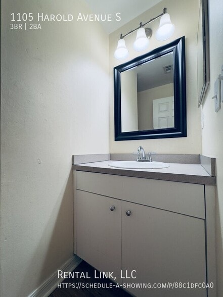 Building Photo - 1105 Harold Ave S