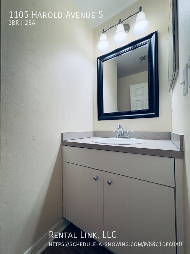 Building Photo - 1105 Harold Ave S