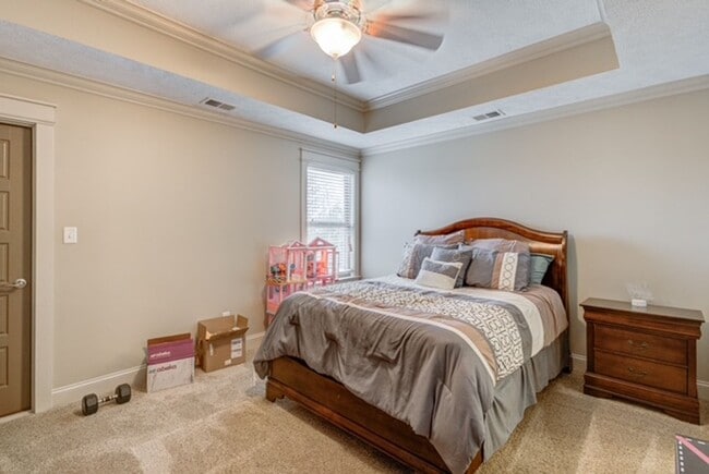 Building Photo - Winslow Cove Furnished Executive Estate with Pool