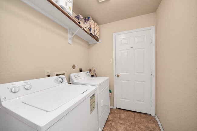 Building Photo - 8714 7 Pines Ln