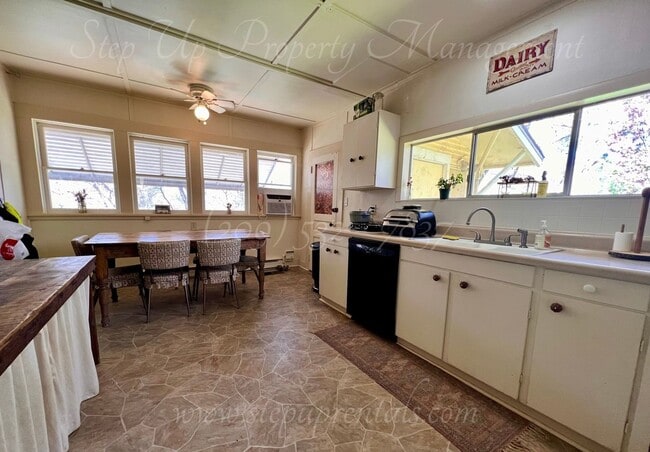 Building Photo - Charming 2 Bedroom 2 Full Bathroom Home Near Downtown Sonora!