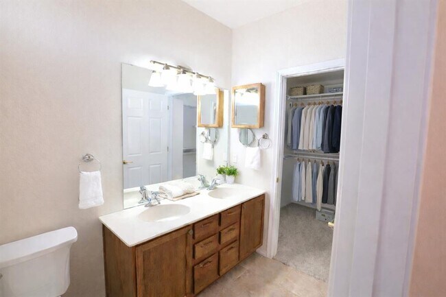 Building Photo - 233 Bonham Loop