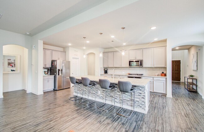 Building Photo - 27817 Ellie Oak Ln