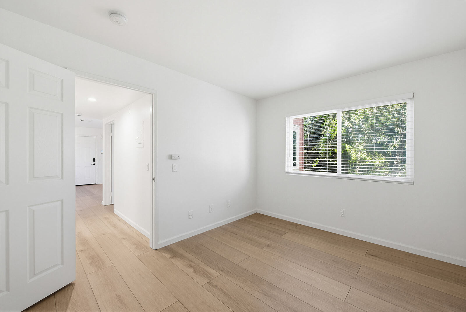 Building Photo - 4810 S La Brea Ave