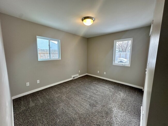 Building Photo - 2418 Wisconsin St SW