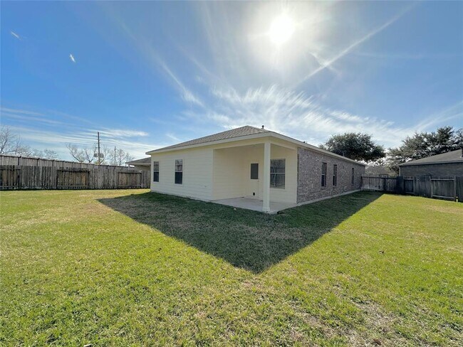 Building Photo - 23702 N Newport Bend