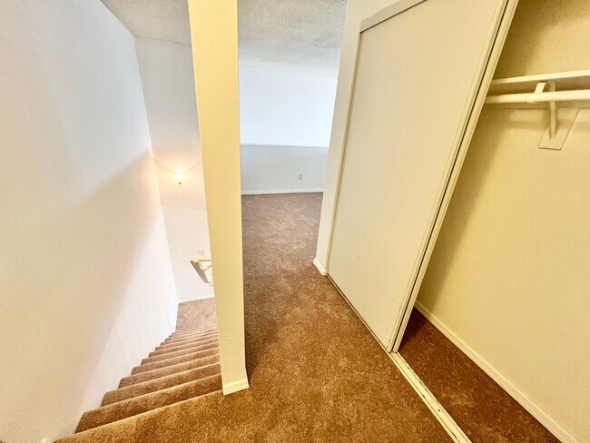 Building Photo - 3565 Linden Ave