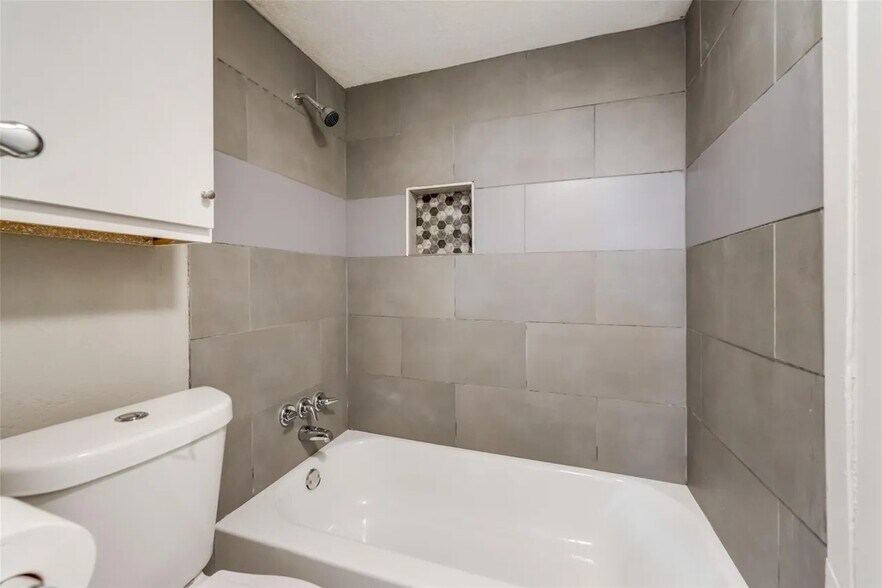 Building Photo - 4629 Country Creek Dr