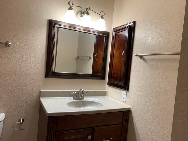 Building Photo - 6745 Ridge Top Dr