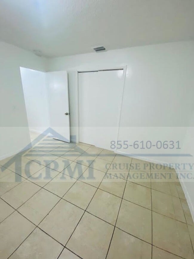 Building Photo - 1011 9th Ave N
