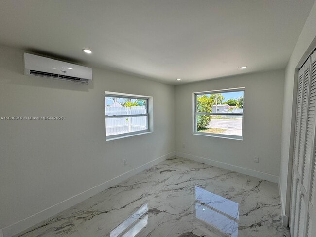Building Photo - 11000 SW 47th Terrace