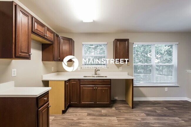 Building Photo - 4 Bedroom Pet-Friendly Home in Douglasville, GA with Main Street Renewal