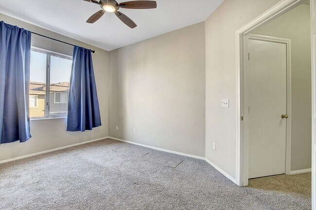 Building Photo - 716 Peachy Canyon Cir