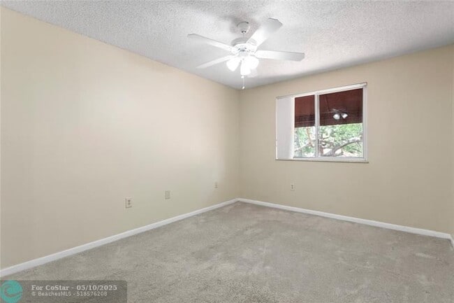 Building Photo - 640 N University Dr