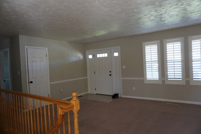 Building Photo - Quiet 5 Bedroom 3 Bath West Jordan Home