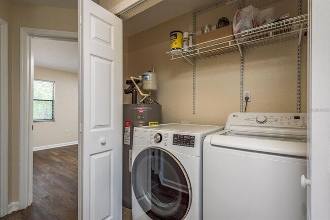 Building Photo - 12293 Sailwinds Dr