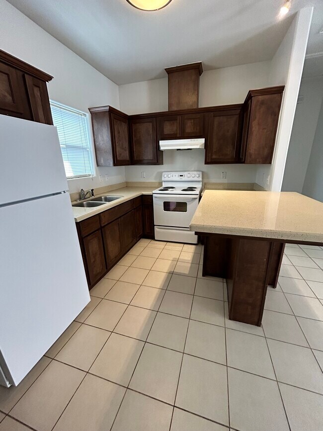 Building Photo - 3005 E Diamondhead Ave