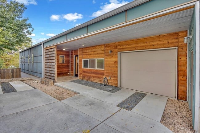 Building Photo - 1518 Parker Ln