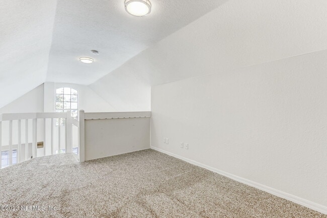 Building Photo - 13700 Richmond Park Dr N