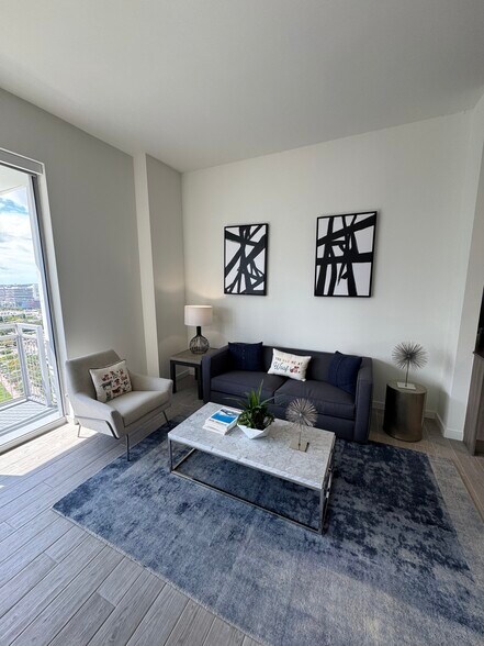 Building Photo - 342 NE 35th St