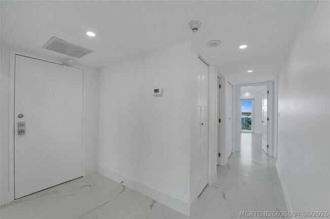 Building Photo - 3900 Galt Ocean Dr
