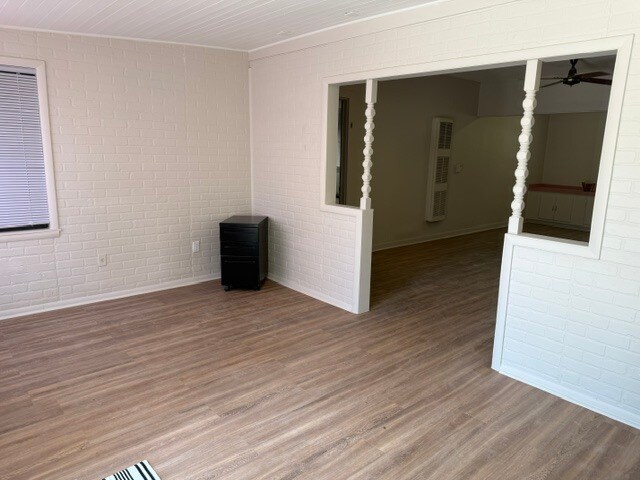 Building Photo - 606 Cardinal St