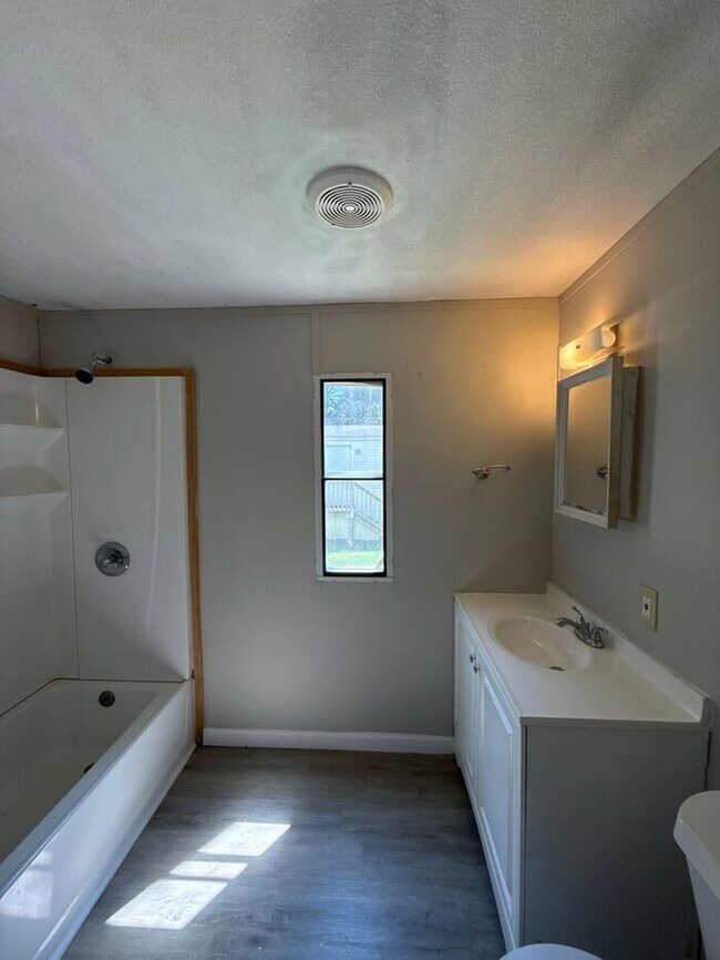 Building Photo - T.R. Lawing Realty Property