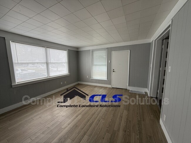 Building Photo - 2401 Garfield Ave