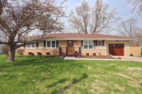 Building Photo - 1050 E Southmor Rd
