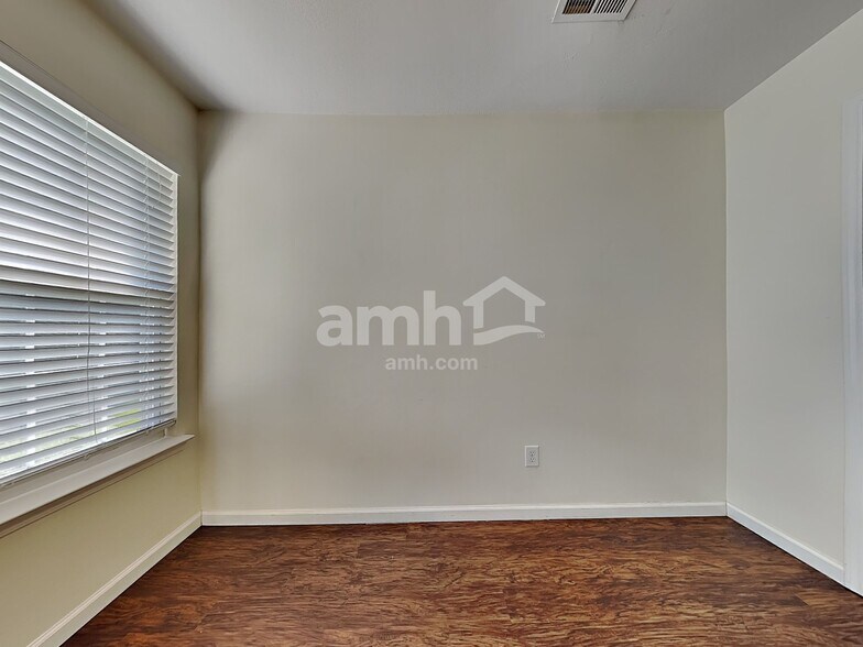 Building Photo - 500 Pawley Dr