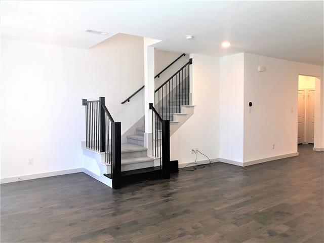 Building Photo - 422 Bonfield Dr
