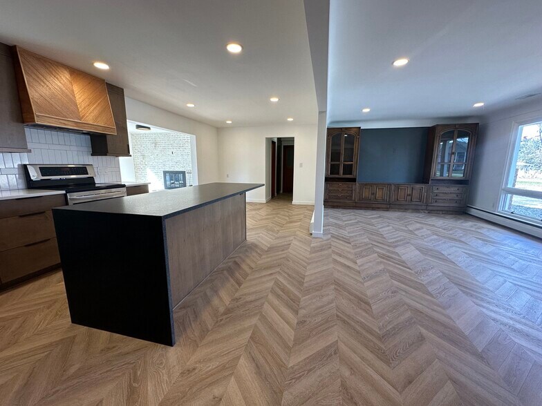 Building Photo - 3711 Ruthland Dr