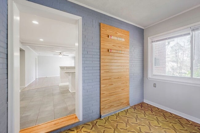 Building Photo - Beautiful Home Near Pony Pasture!