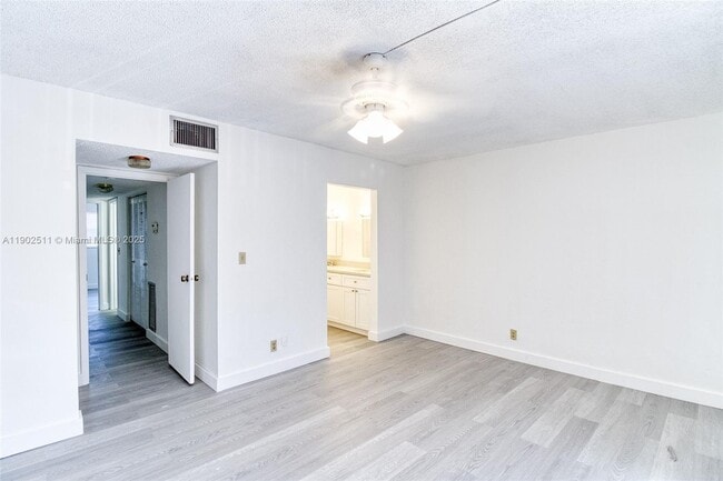 Building Photo - 5209 SW 40th Ave