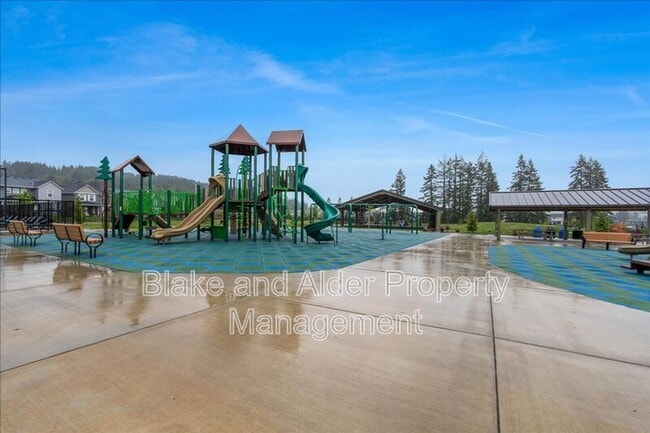 Building Photo - 16349 SE Sunshower Pl