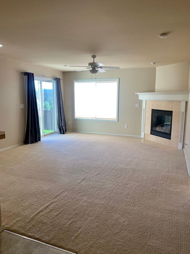 Building Photo - 3 Bedroom Poulsbo Home!