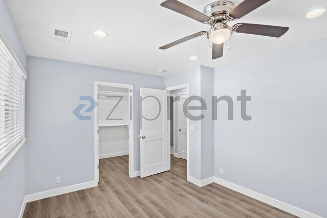 Building Photo - Unit Apt 2