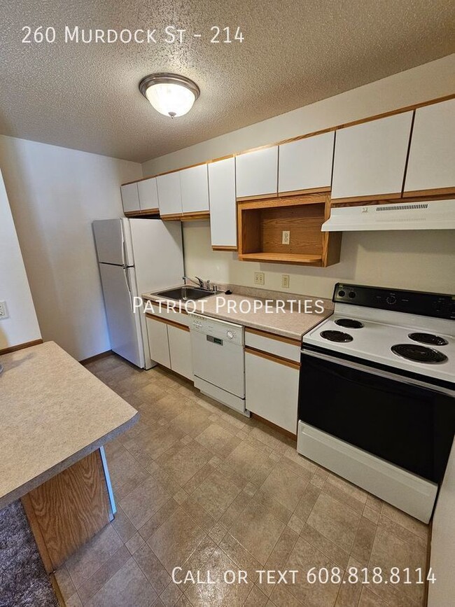 Primary Photo - 260 Murdock St
