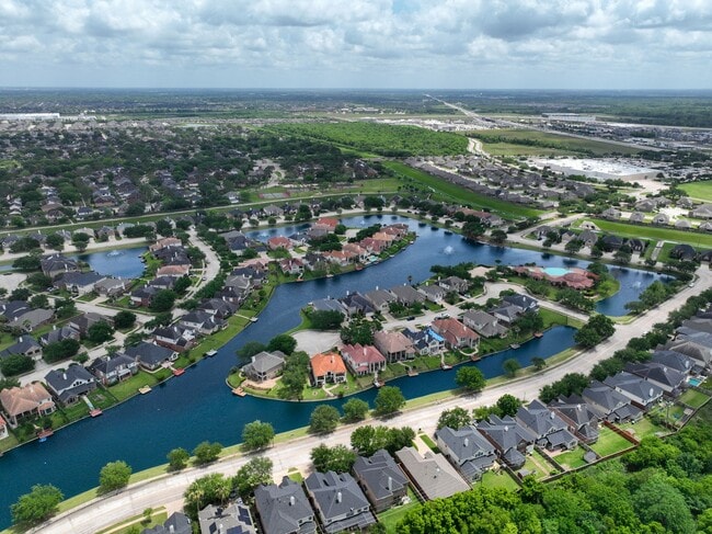 Building Photo - 3010 Blue Lagoon Ct