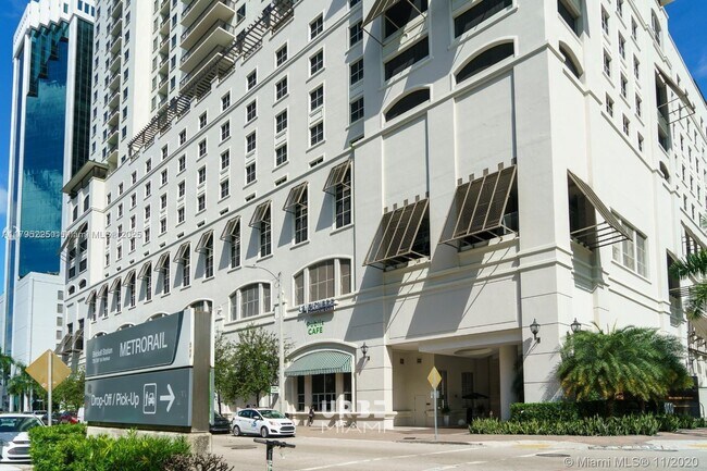 Building Photo - 999 SW 1st Ave